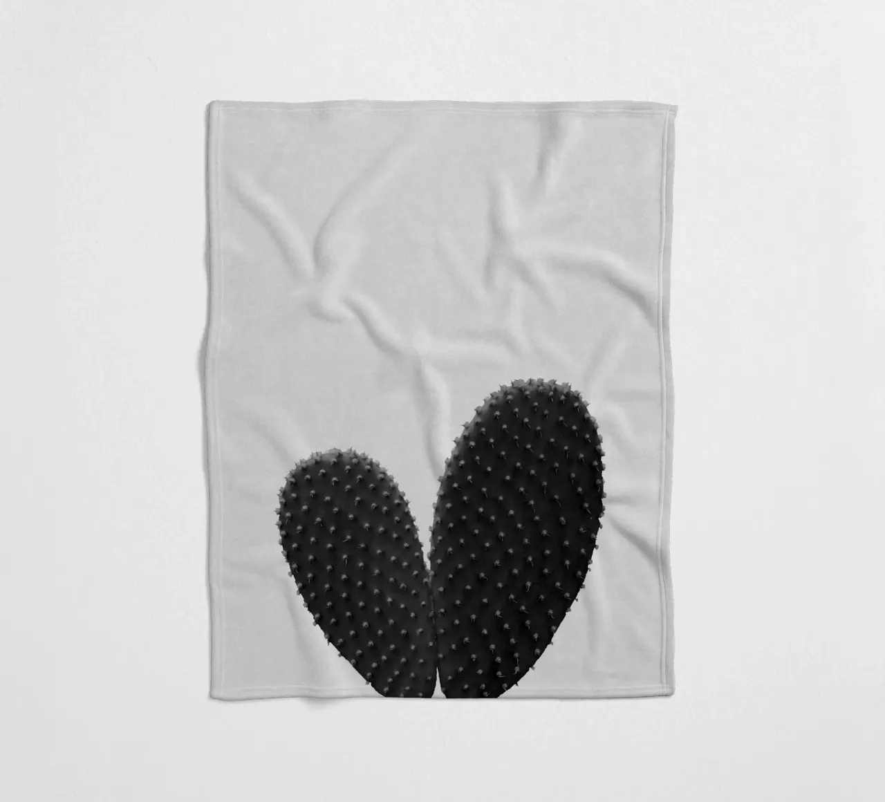 Cuore di cactus in bianco e nero coperta in pile da Orara Studio