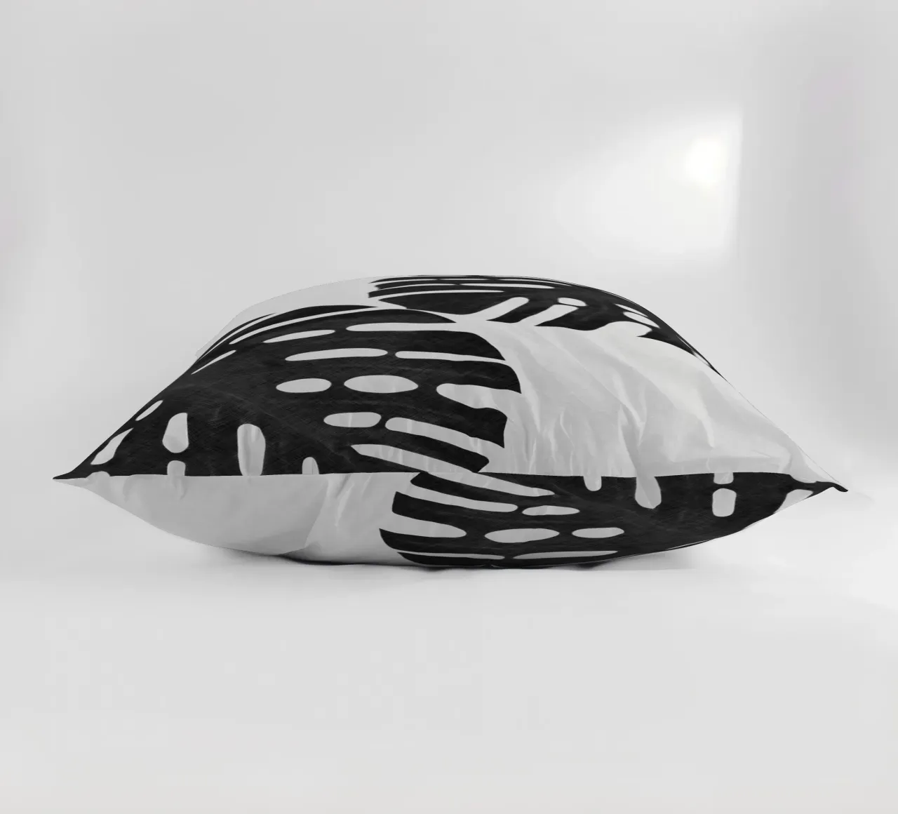 Monstera Foglia Bianco e Nero II cuscino da Orara Studio