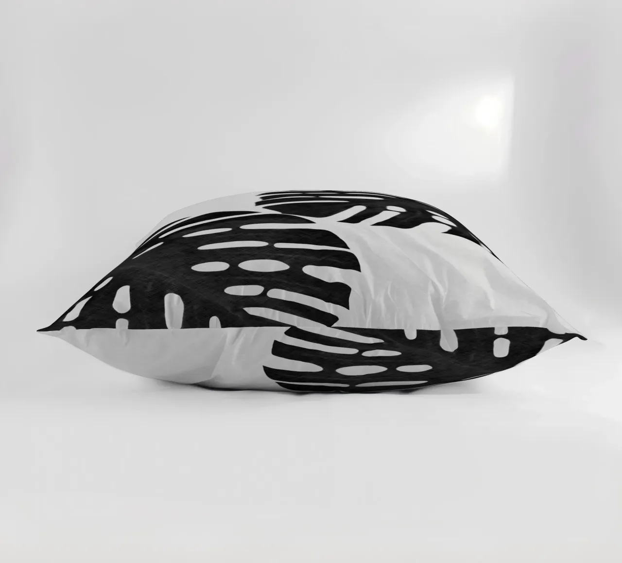 Monstera Foglia Bianco e Nero II cuscino da Orara Studio