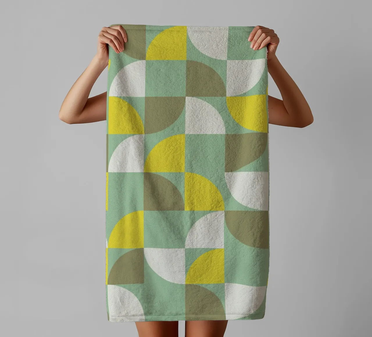 Motif géométrique minimal moderne 14 | Vert, Jaune, Blanc serviette de bain de KiKa