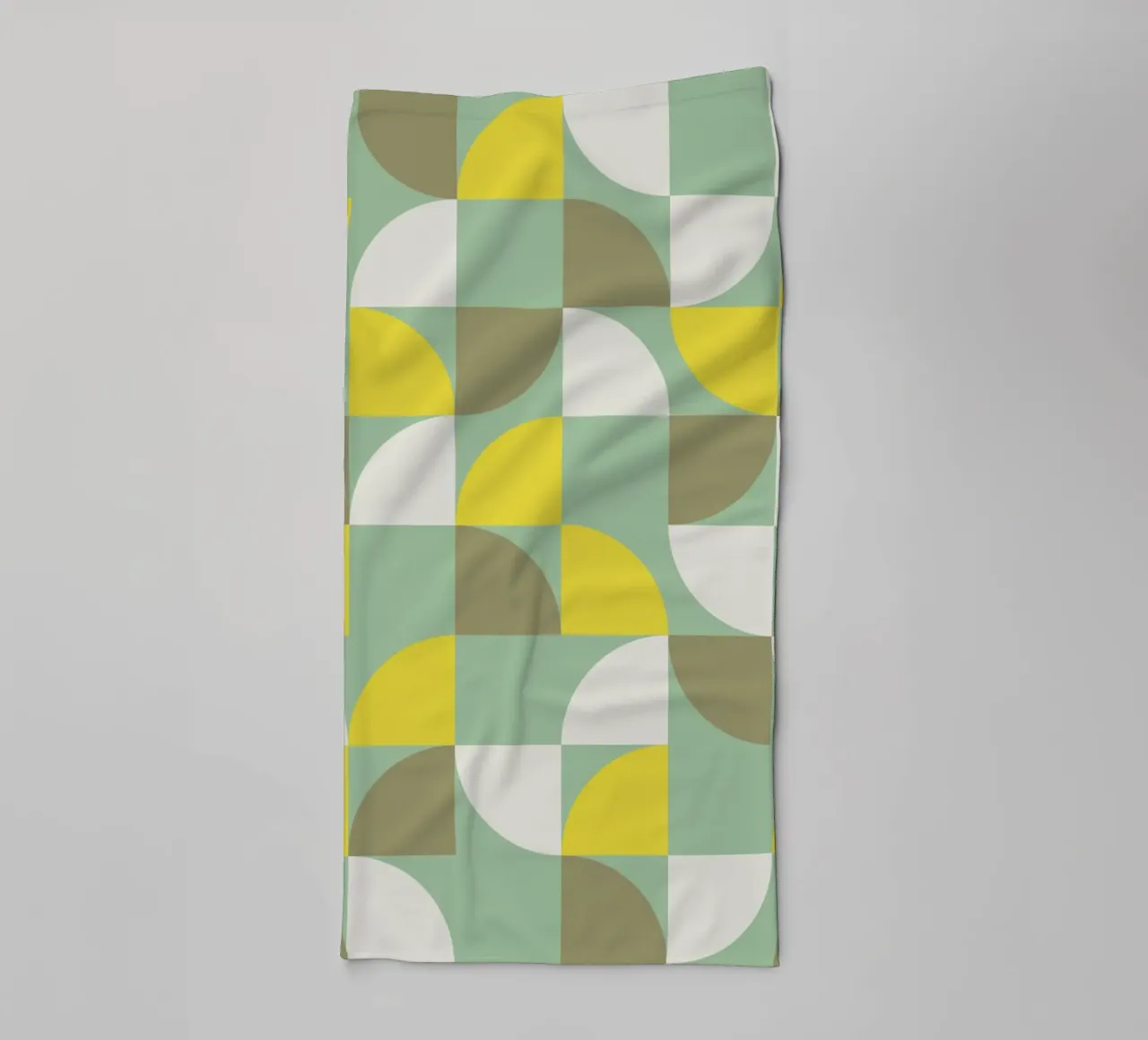 Motif géométrique minimal moderne 14 | Vert, Jaune, Blanc serviette de bain de KiKa