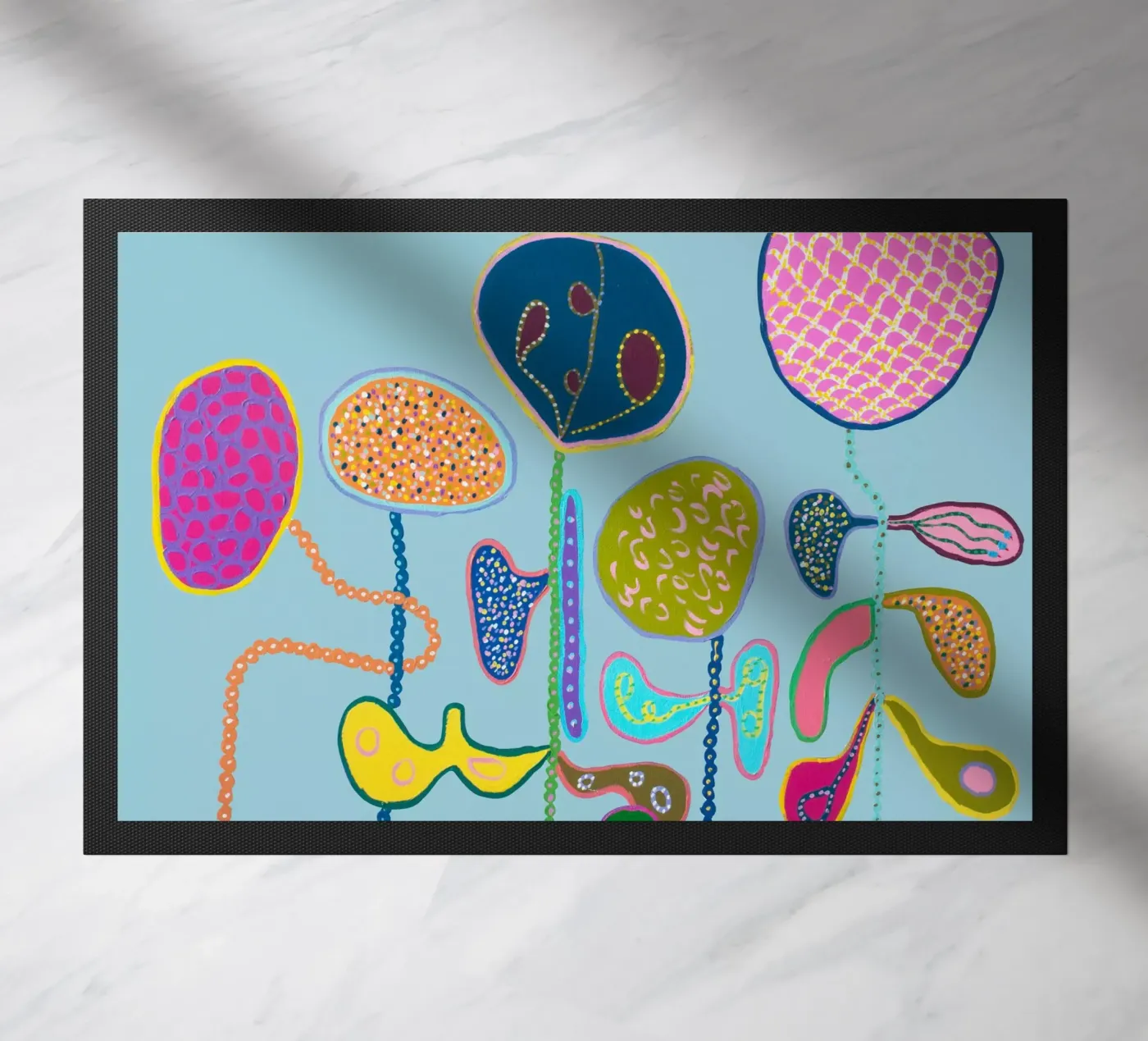 Bliss-Light Blue Fußmatte von Helen Joynson