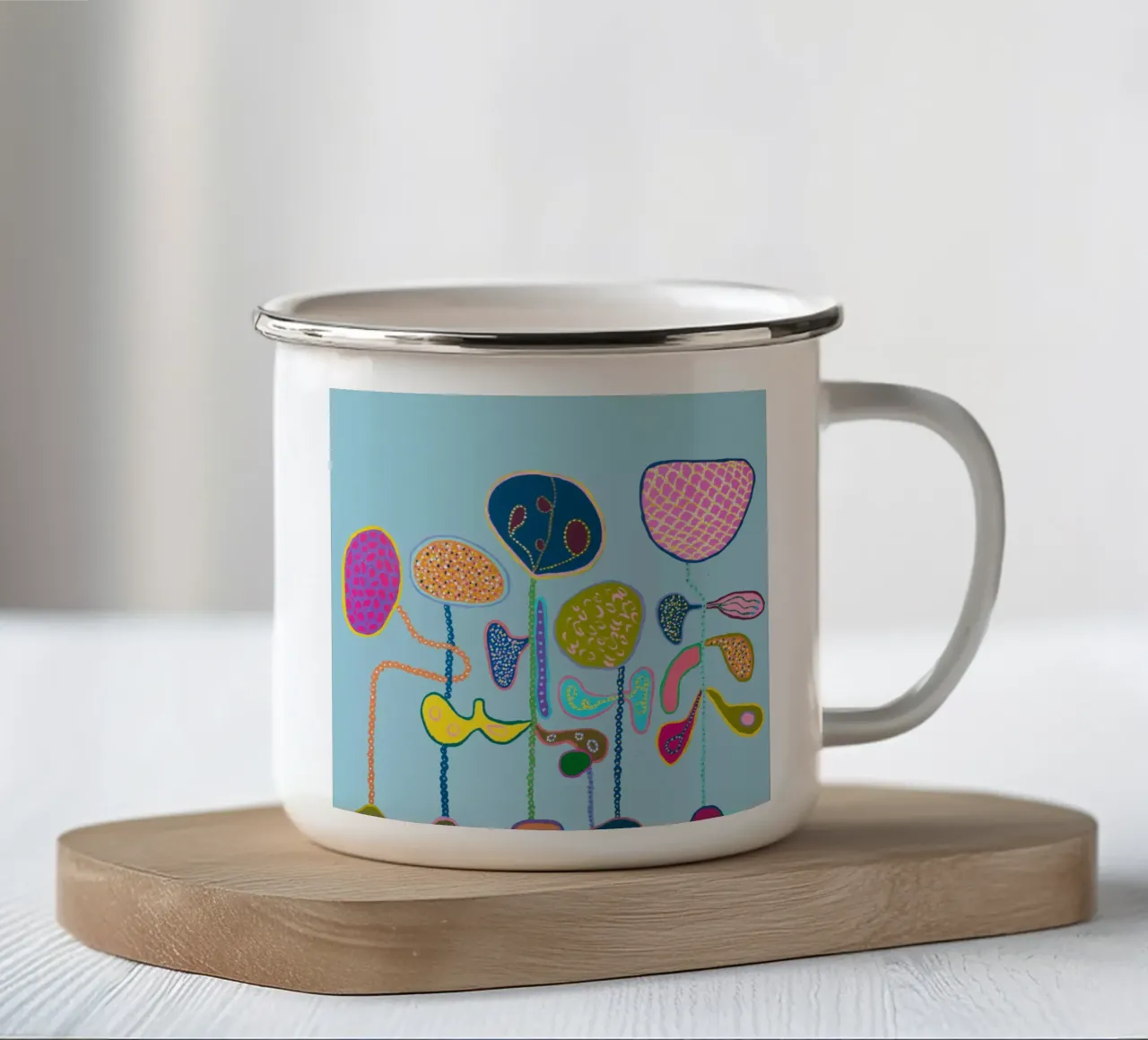 Bliss-Blu chiaro tazza in smalto da Helen Joynson