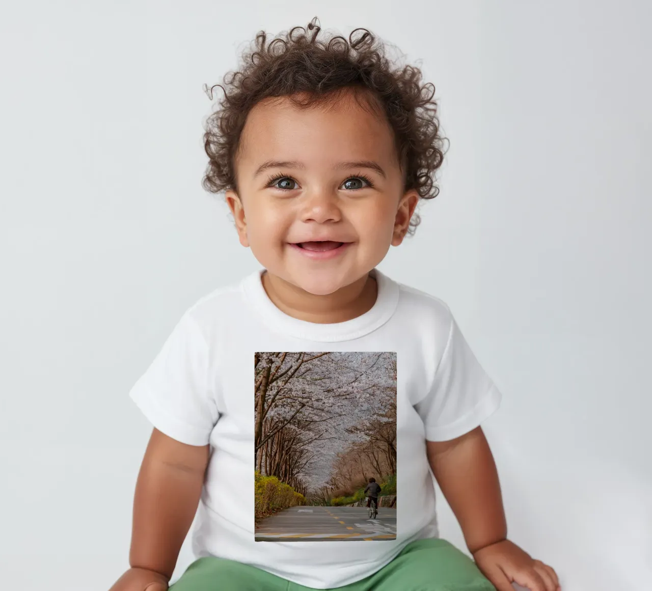 La strada dei ciliegi in fiore a Seul, Corea del Sud maglietta neonato da mbgraphx2