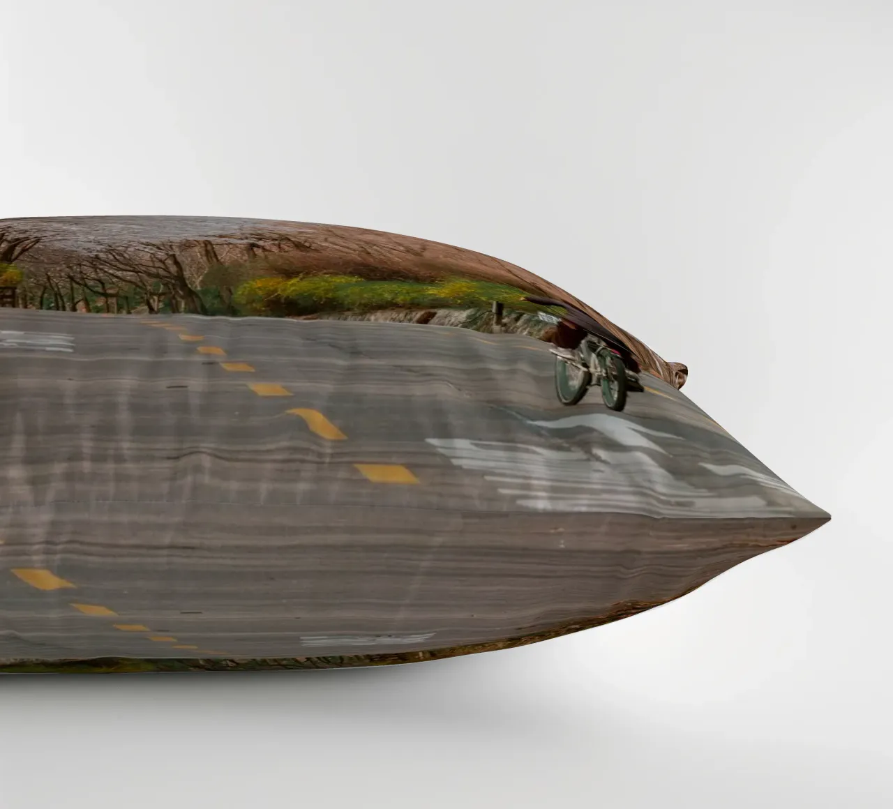 La strada dei ciliegi in fiore a Seul, Corea del Sud cuscino da mbgraphx2