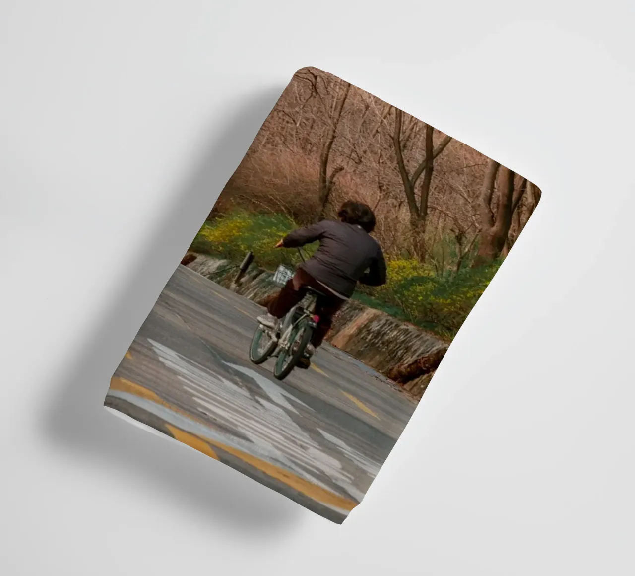 La strada dei ciliegi in fiore a Seul, Corea del Sud asciugamano da bagno da mbgraphx2