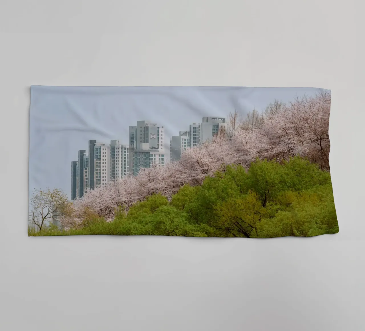 Strati di natura a Seul, Corea del Sud asciugamano da bagno da mbgraphx2