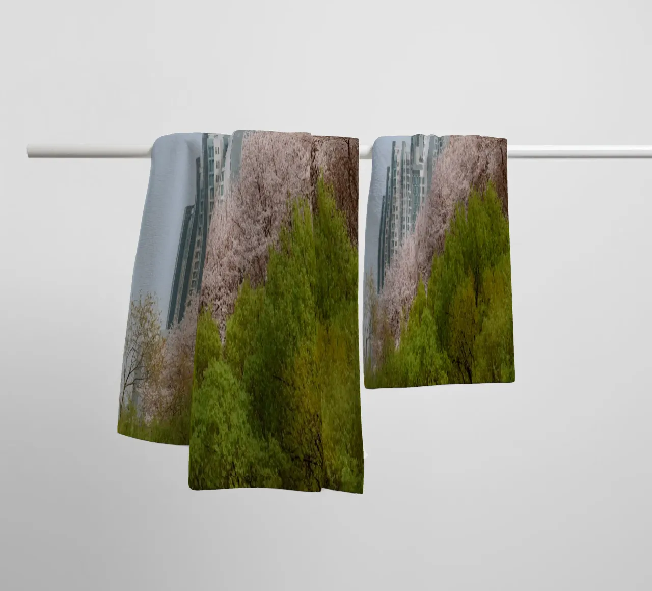 Strati di natura a Seul, Corea del Sud asciugamano da bagno da mbgraphx2