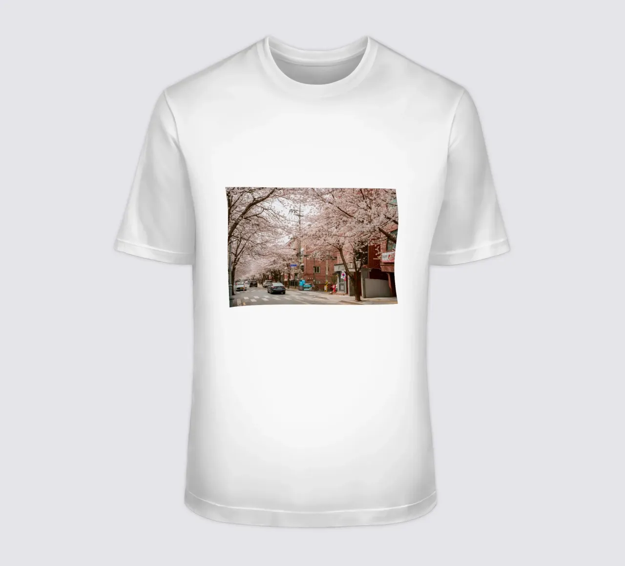 La strada dei ciliegi in fiore a Seul, Corea del Sud t-shirt da mbgraphx2