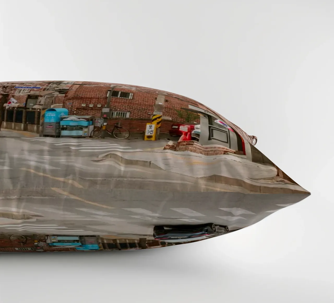 La strada dei ciliegi in fiore a Seul, Corea del Sud cuscino da mbgraphx2