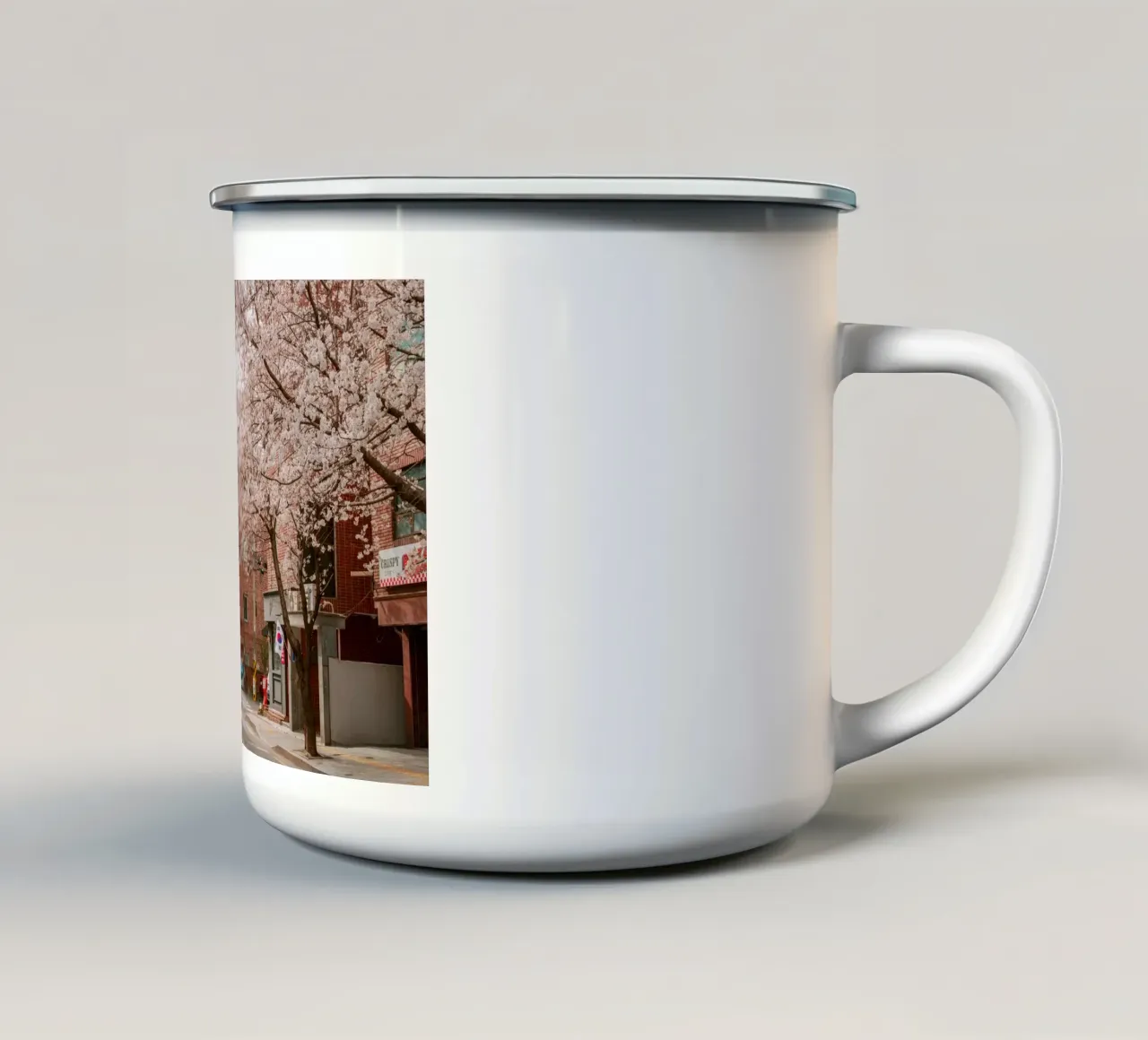 La strada dei ciliegi in fiore a Seul, Corea del Sud tazza in smalto da mbgraphx2