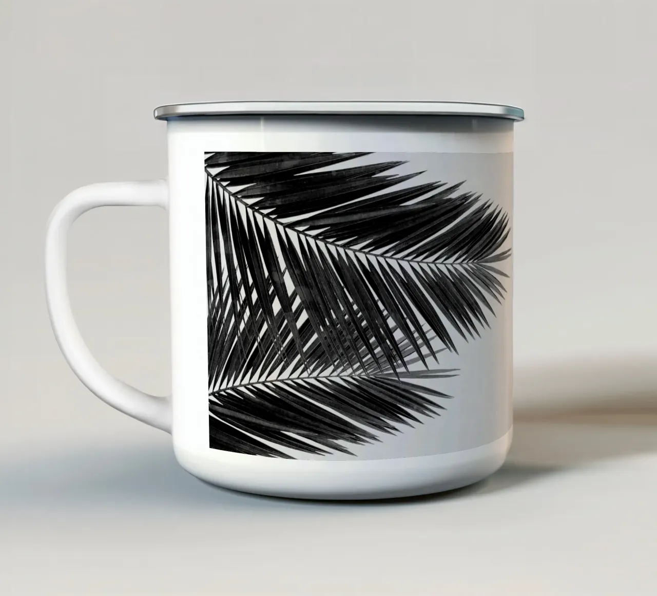 Foglia di palma in bianco e nero II tazza in smalto da Orara Studio