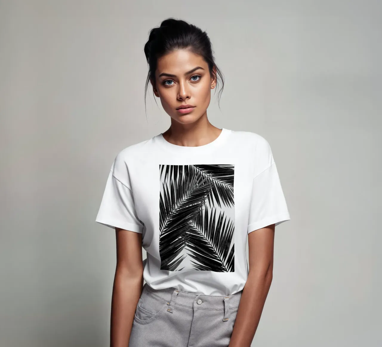 Foglia di palma in bianco e nero III t-shirt da Orara Studio