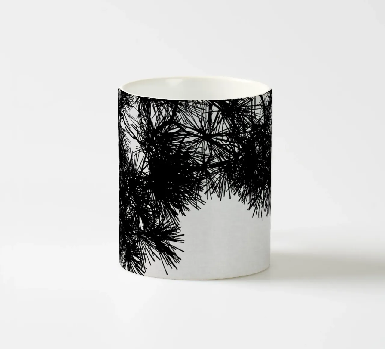 Albero di pino in bianco e nero tazza in ceramica da Orara Studio