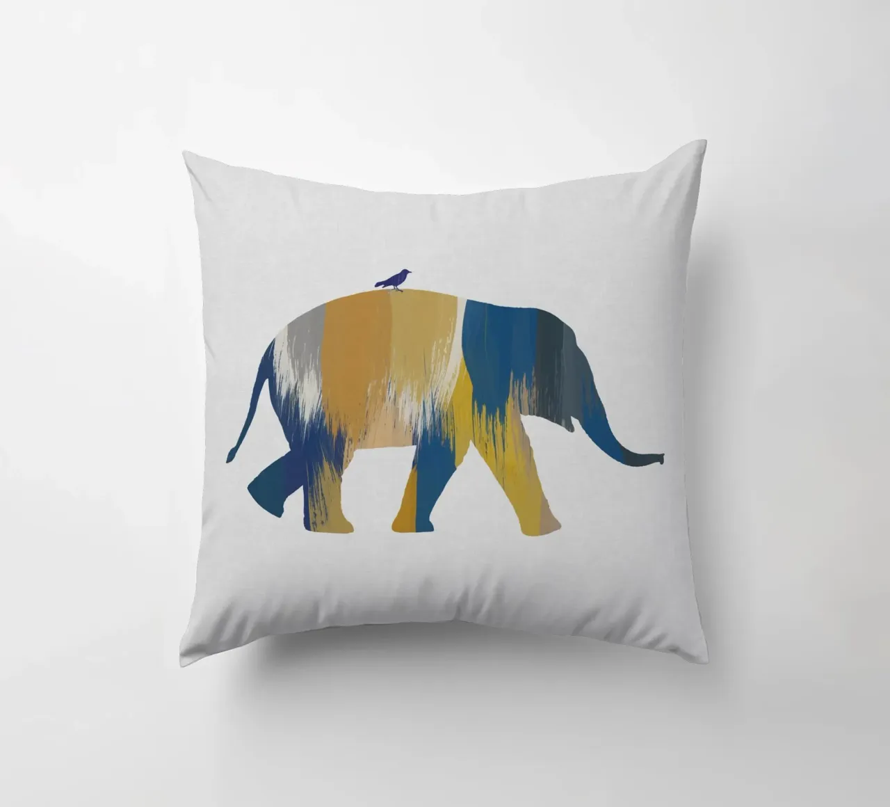 Eléphant bleu et jaune coussin de Orara Studio