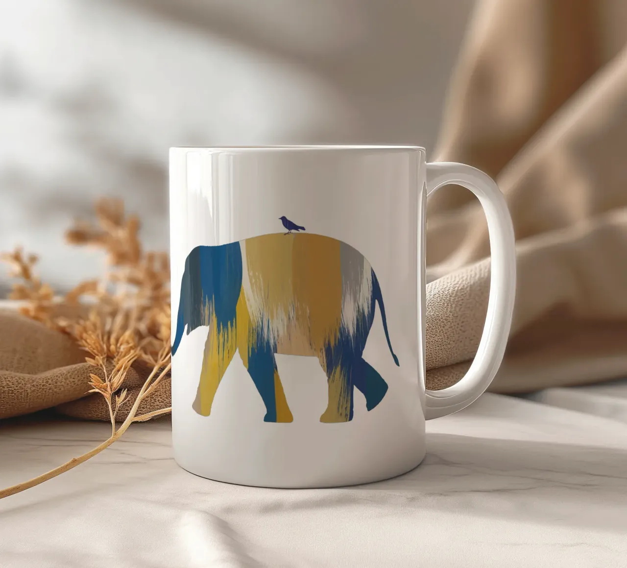 Eléphant bleu et jaune mug en céramique de Orara Studio