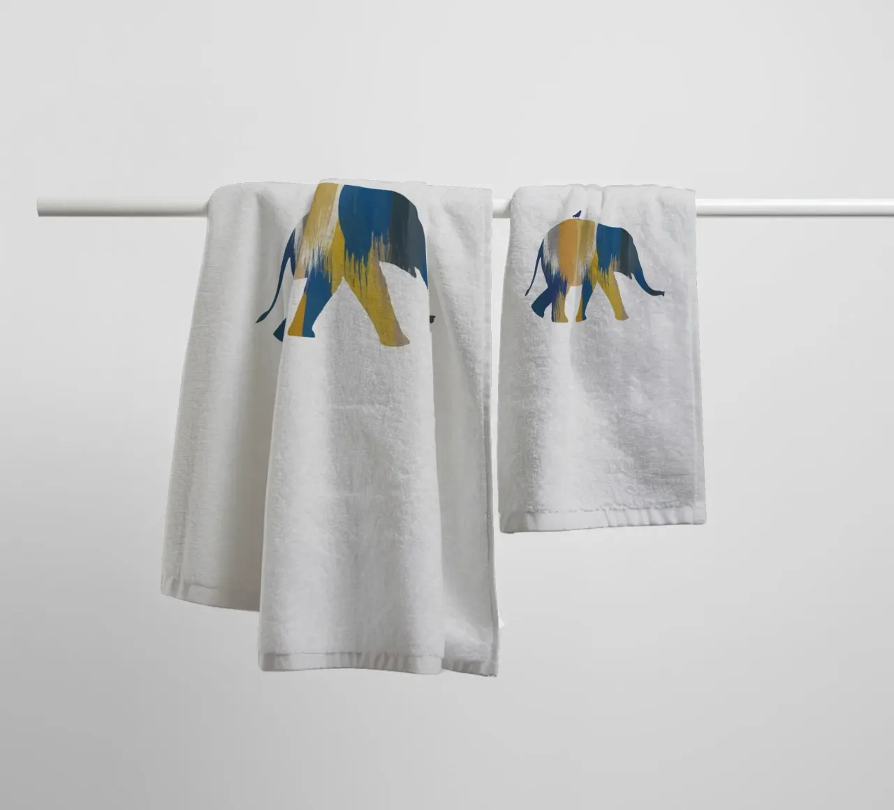 Eléphant bleu et jaune serviette de bain de Orara Studio
