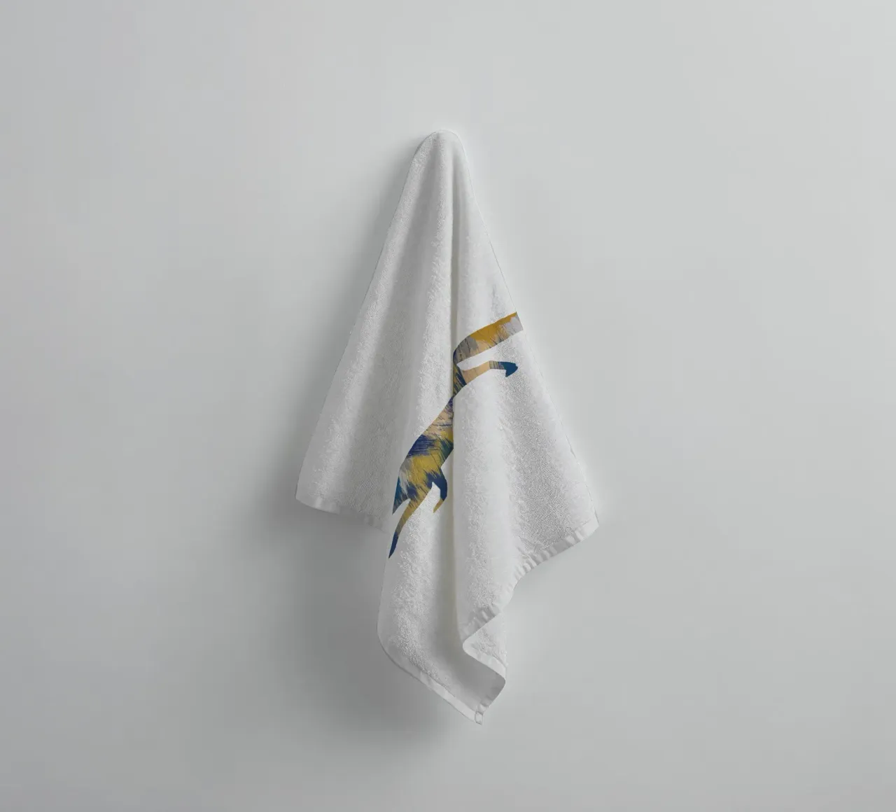 Volpe blu e gialla asciugamano da bagno da Orara Studio