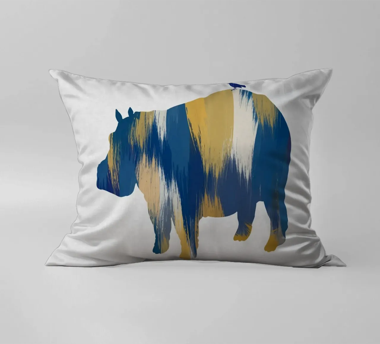 Ippopotamo blu e giallo cuscino da Orara Studio