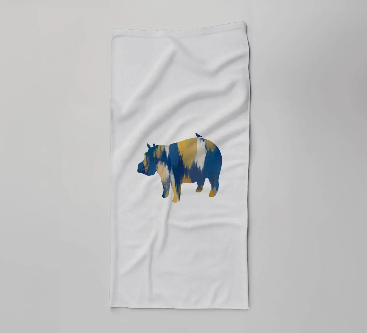 Hippopotame bleu et jaune serviette de bain de Orara Studio