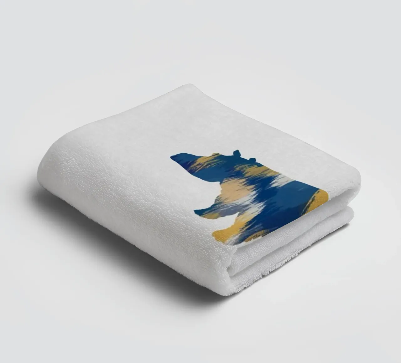 Hippopotame bleu et jaune serviette de bain de Orara Studio