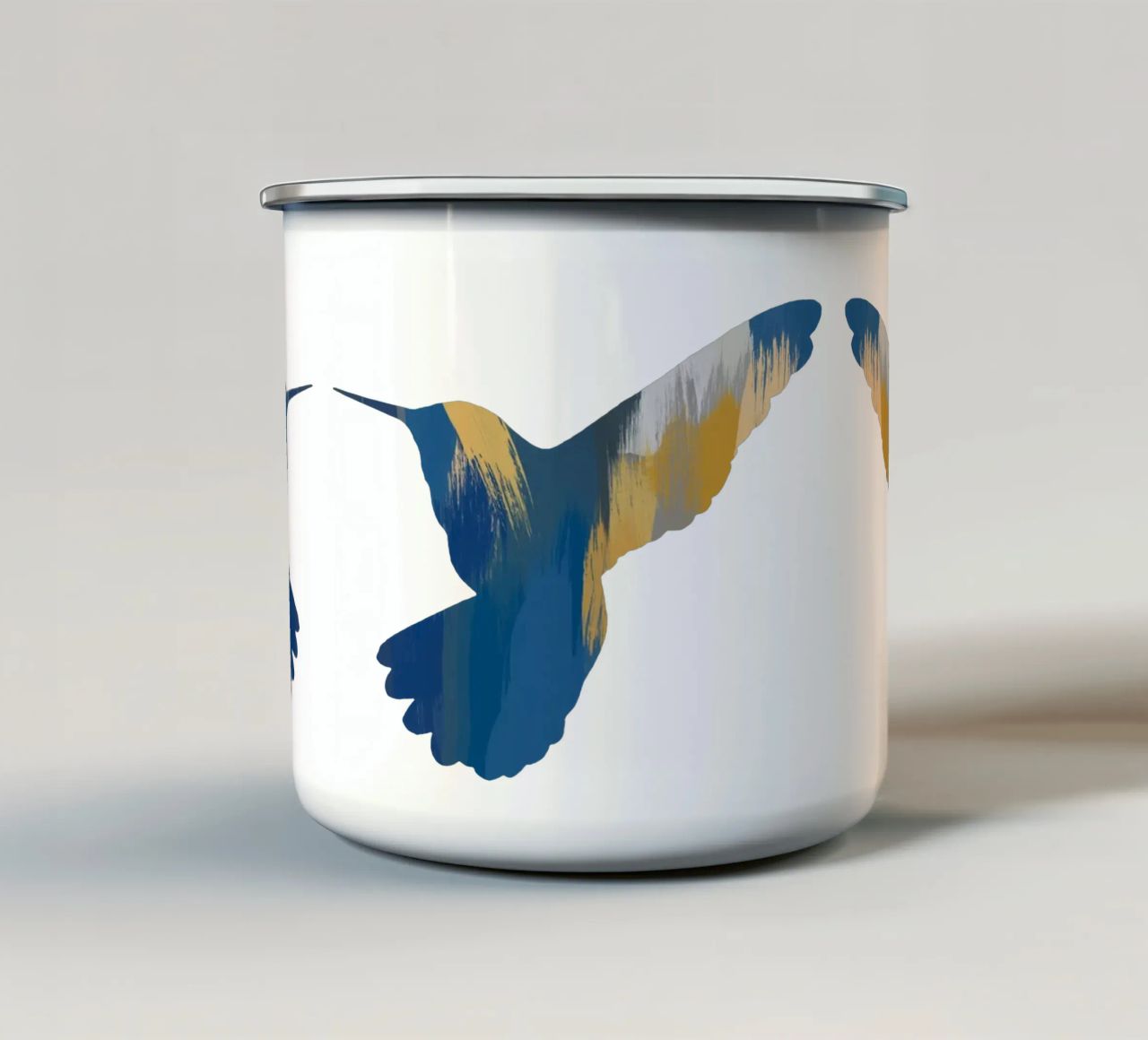 Colibrì blu e giallo II tazza in smalto da Orara Studio