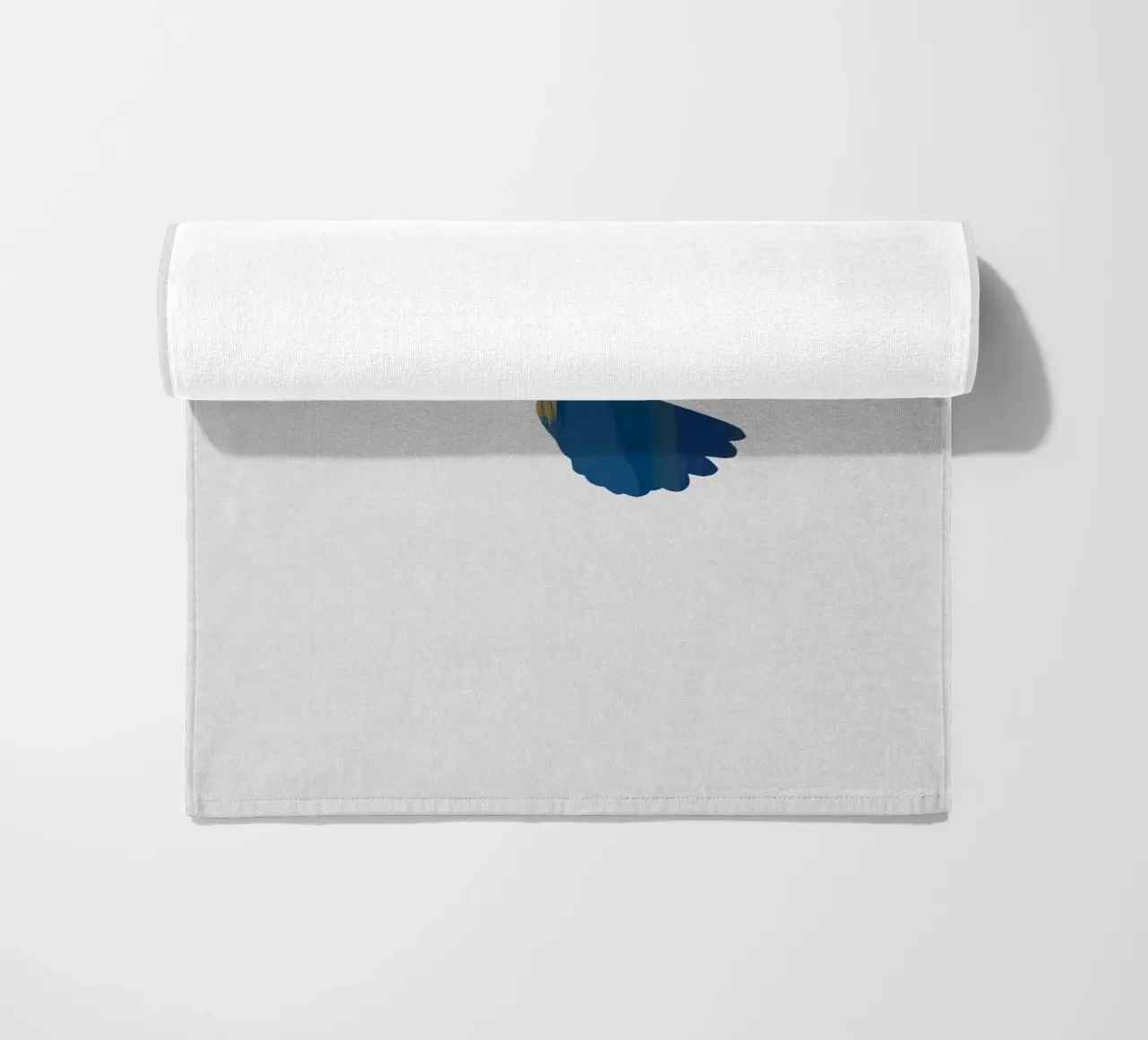 Colibri bleu et jaune II serviette de plage de Orara Studio