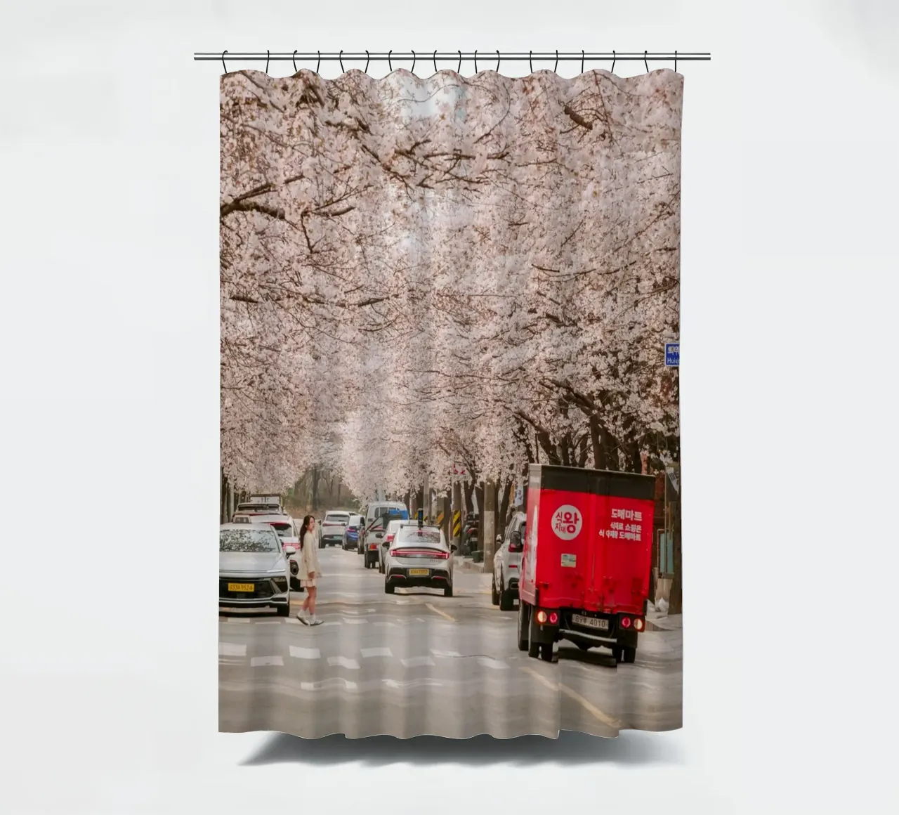 La via dei ciliegi in fiore a Seul, Corea del Sud tenda da doccia da mbgraphx2