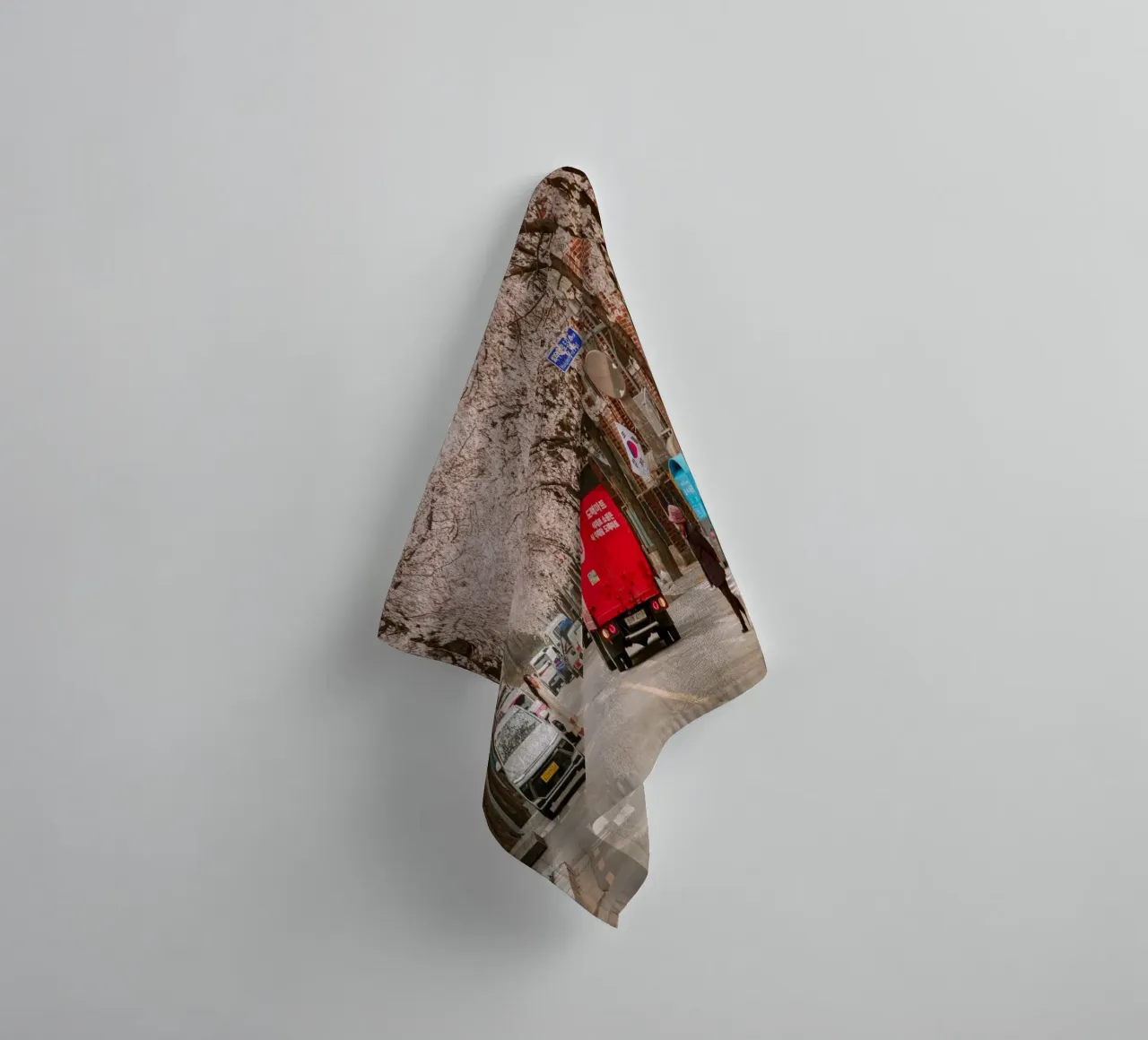 La via dei ciliegi in fiore a Seul, Corea del Sud asciugamano da bagno da mbgraphx2