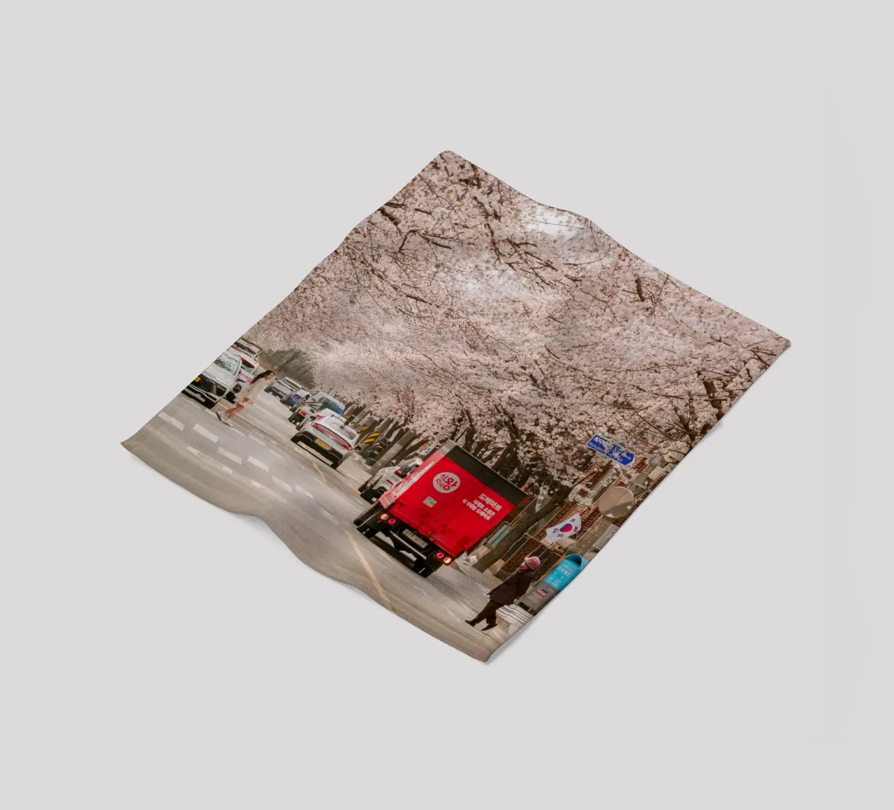 La via dei ciliegi in fiore a Seul, Corea del Sud coperta in pile da mbgraphx2