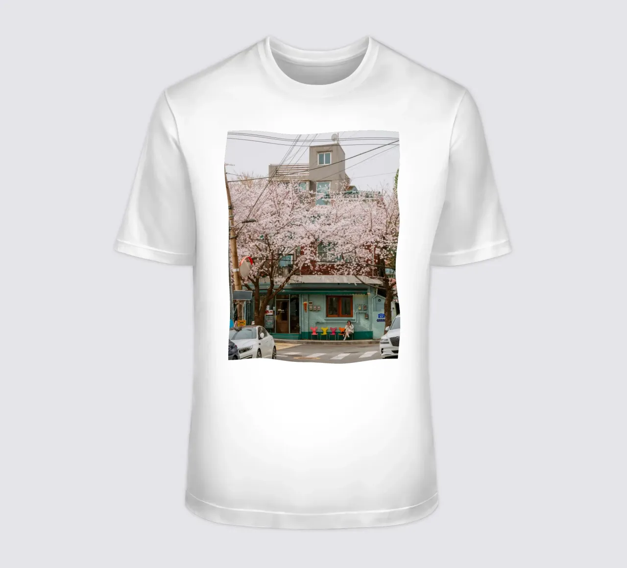 Il Cherry Blossom Café di Seul, Corea del Sud t-shirt da mbgraphx2