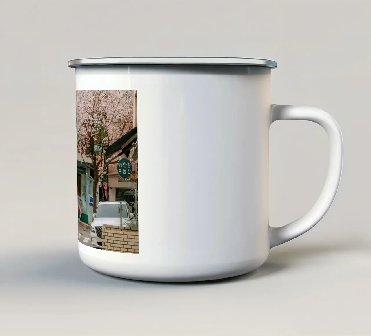 Il Cherry Blossom Café di Seul, Corea del Sud tazza in smalto da mbgraphx2