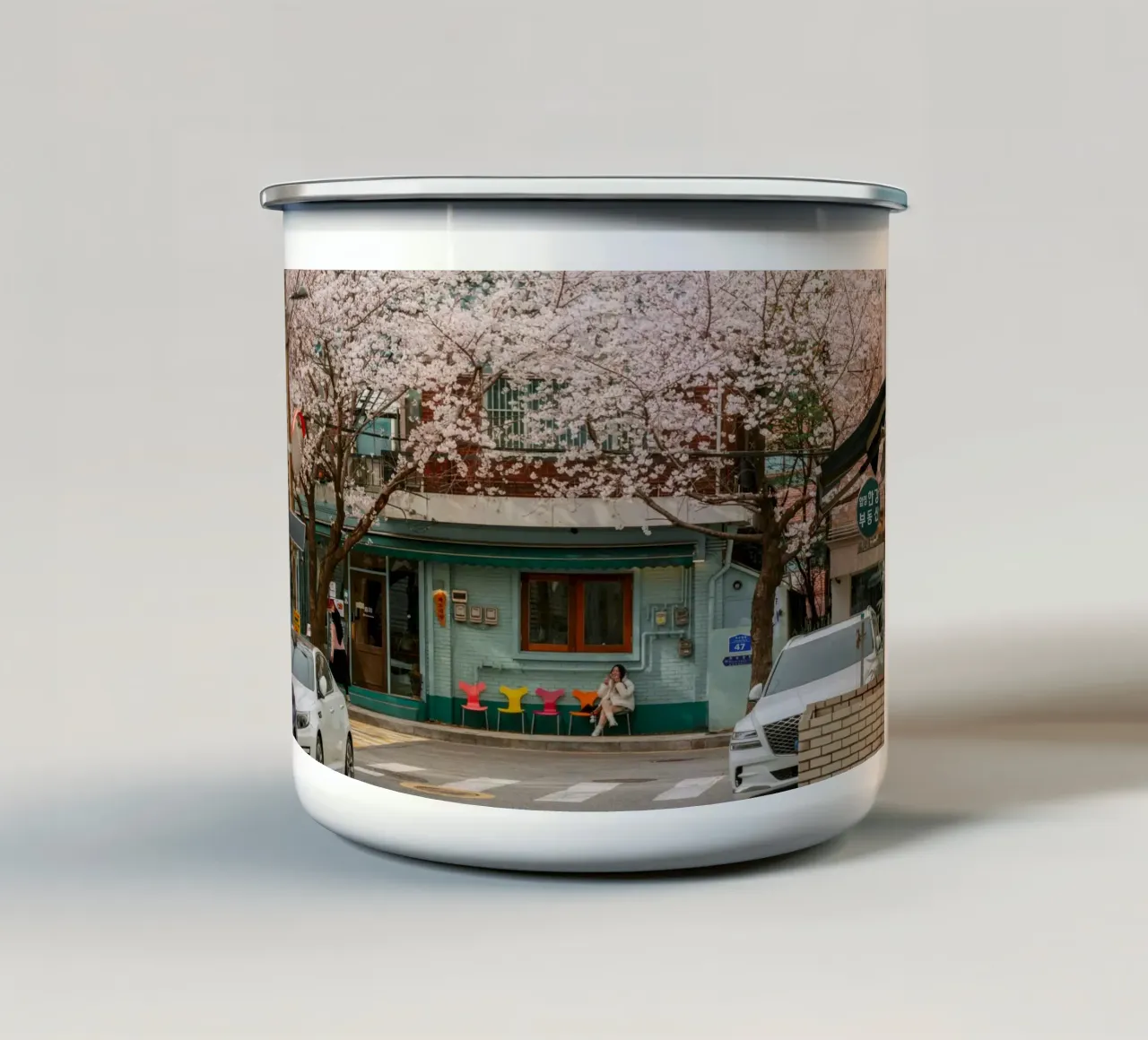 Il Cherry Blossom Café di Seul, Corea del Sud tazza in smalto da mbgraphx2