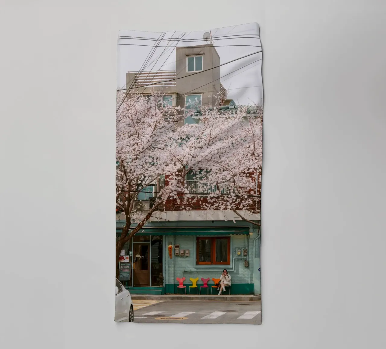 Il Cherry Blossom Café di Seul, Corea del Sud asciugamano da bagno da mbgraphx2