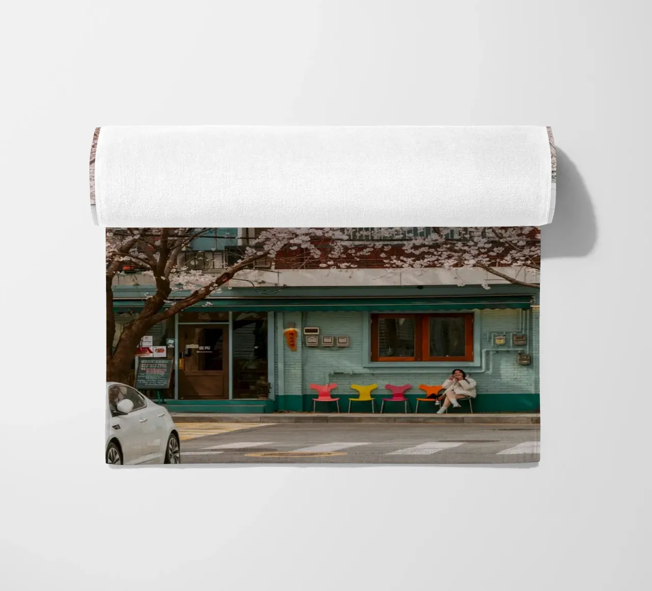 Il Cherry Blossom Café di Seul, Corea del Sud telo mare da mbgraphx2