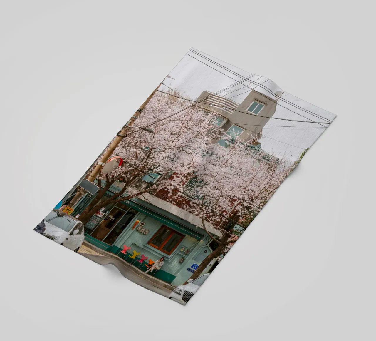 Il Cherry Blossom Café di Seul, Corea del Sud telo mare da mbgraphx2