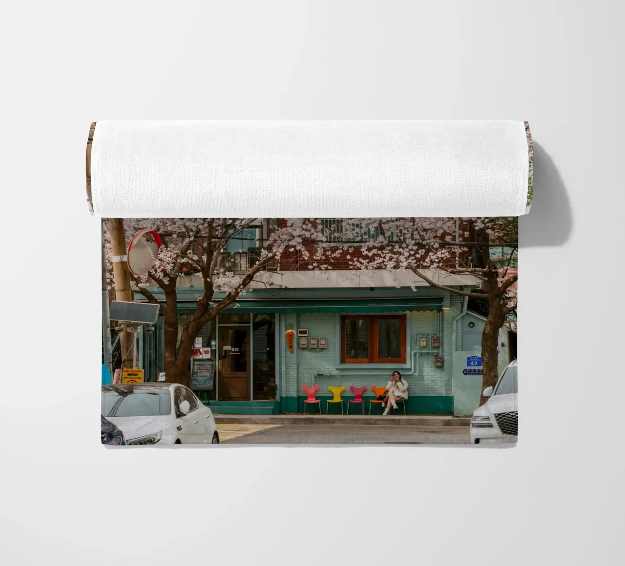 Il Cherry Blossom Café di Seul, Corea del Sud telo mare da mbgraphx2