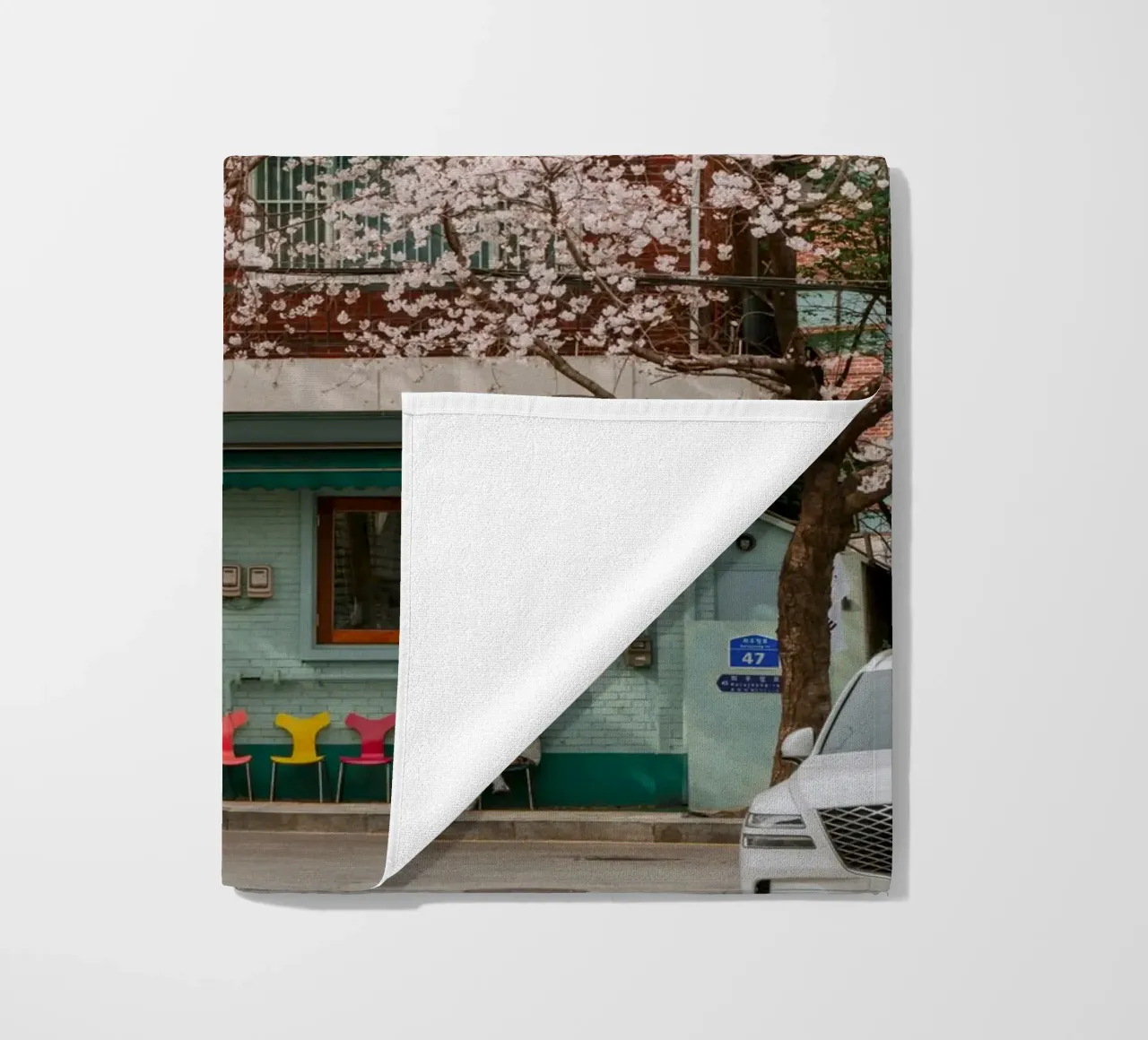 Il Cherry Blossom Café di Seul, Corea del Sud telo mare da mbgraphx2