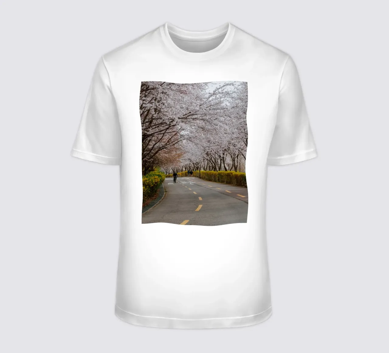 Fiori di ciliegio al Parco Haneul di Seul, Corea del Sud t-shirt da mbgraphx2