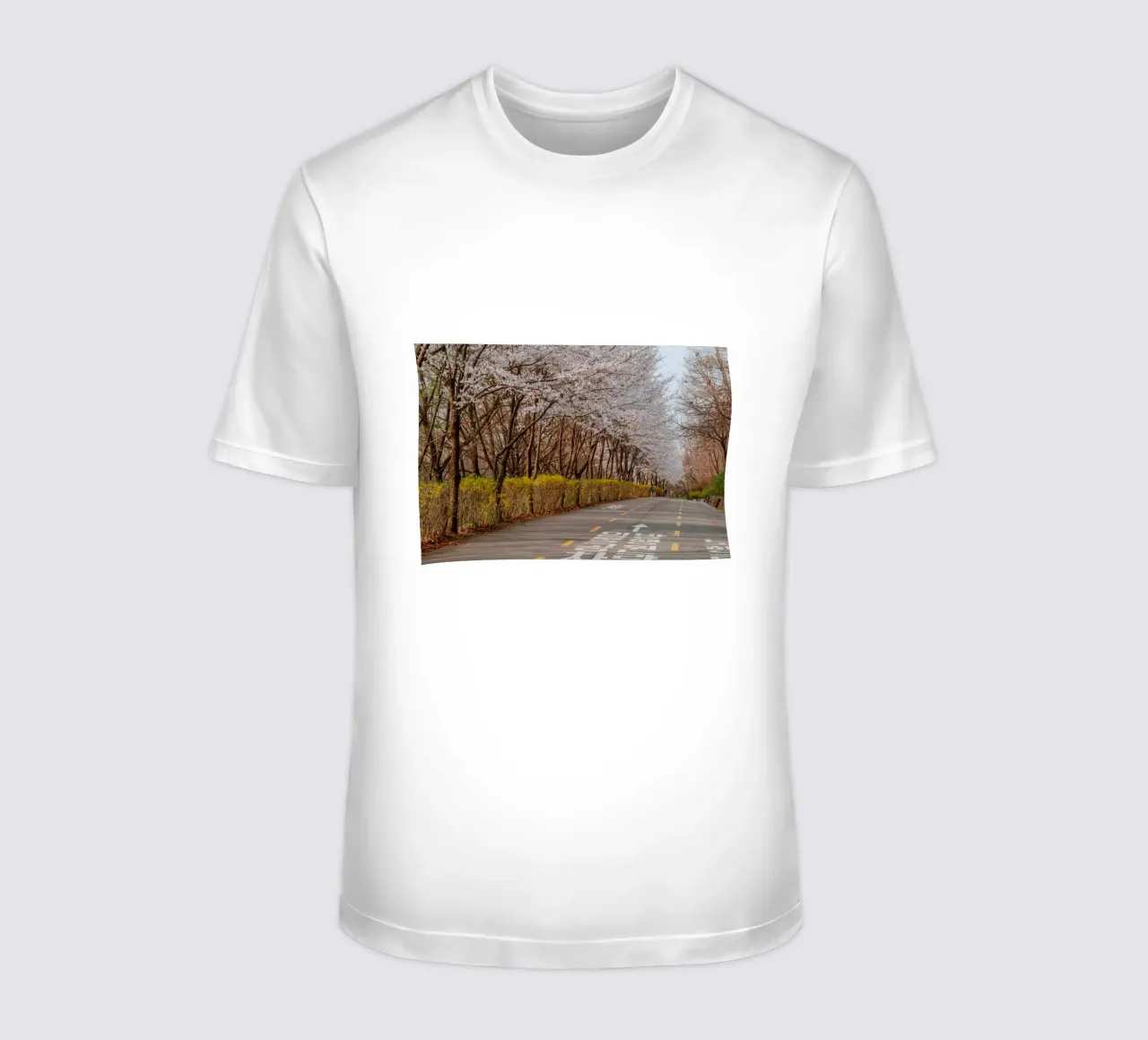 I ciliegi in fiore del Parco Haneul a Seul, Corea del Sud t-shirt da mbgraphx2