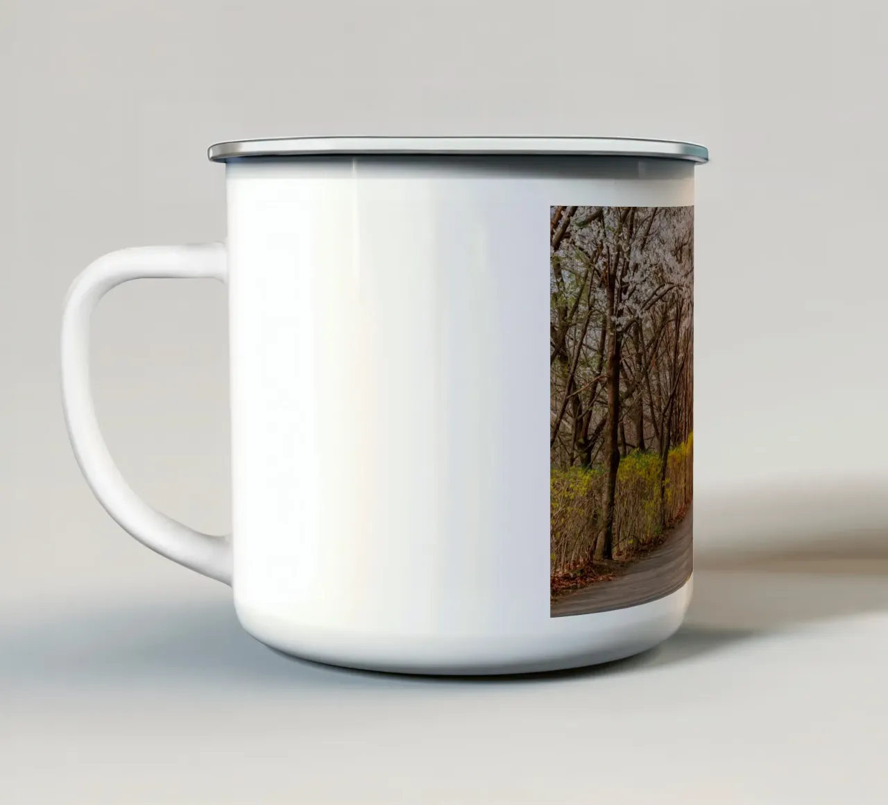 I ciliegi in fiore del Parco Haneul a Seul, Corea del Sud tazza in smalto da mbgraphx2