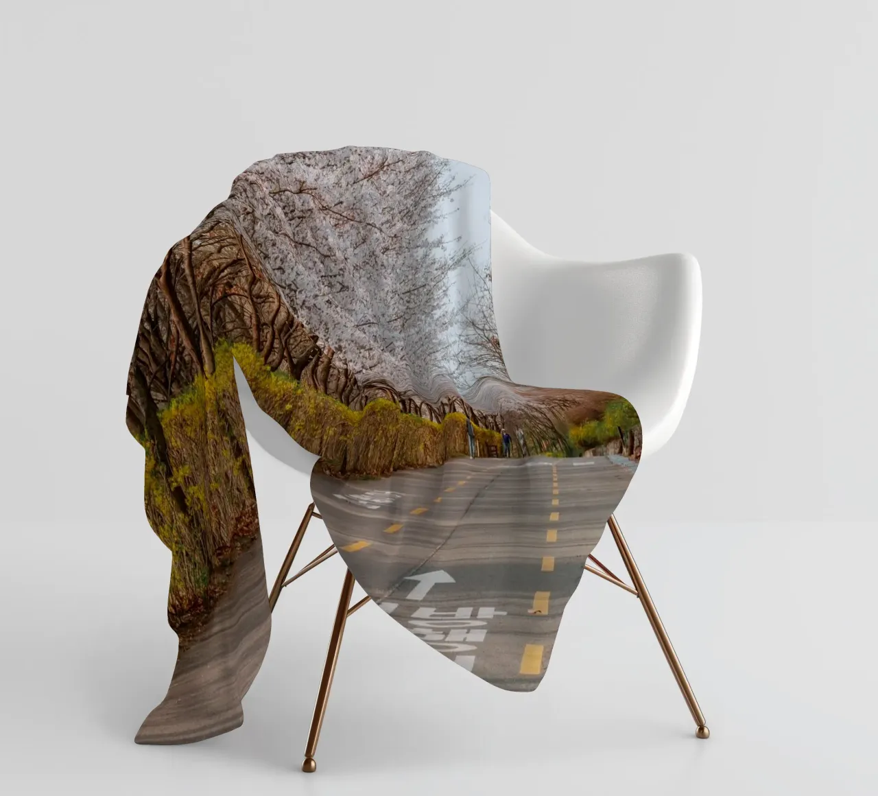 I ciliegi in fiore del Parco Haneul a Seul, Corea del Sud coperta in pile da mbgraphx2