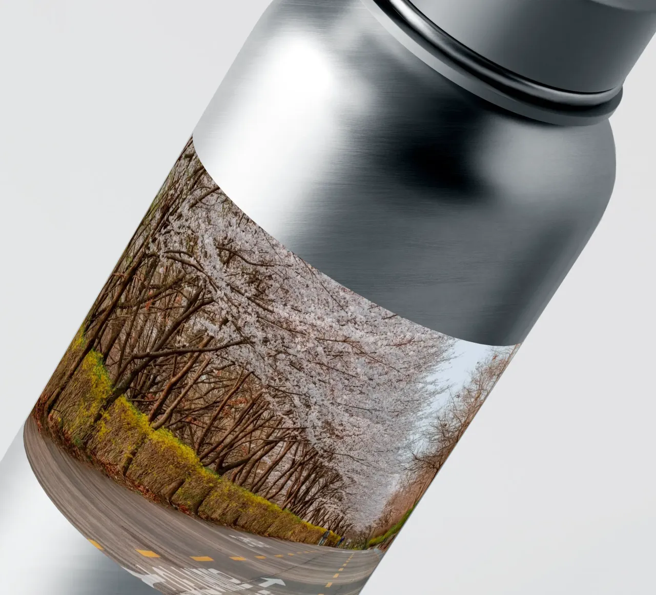 I ciliegi in fiore del Parco Haneul a Seul, Corea del Sud adesivo da mbgraphx2