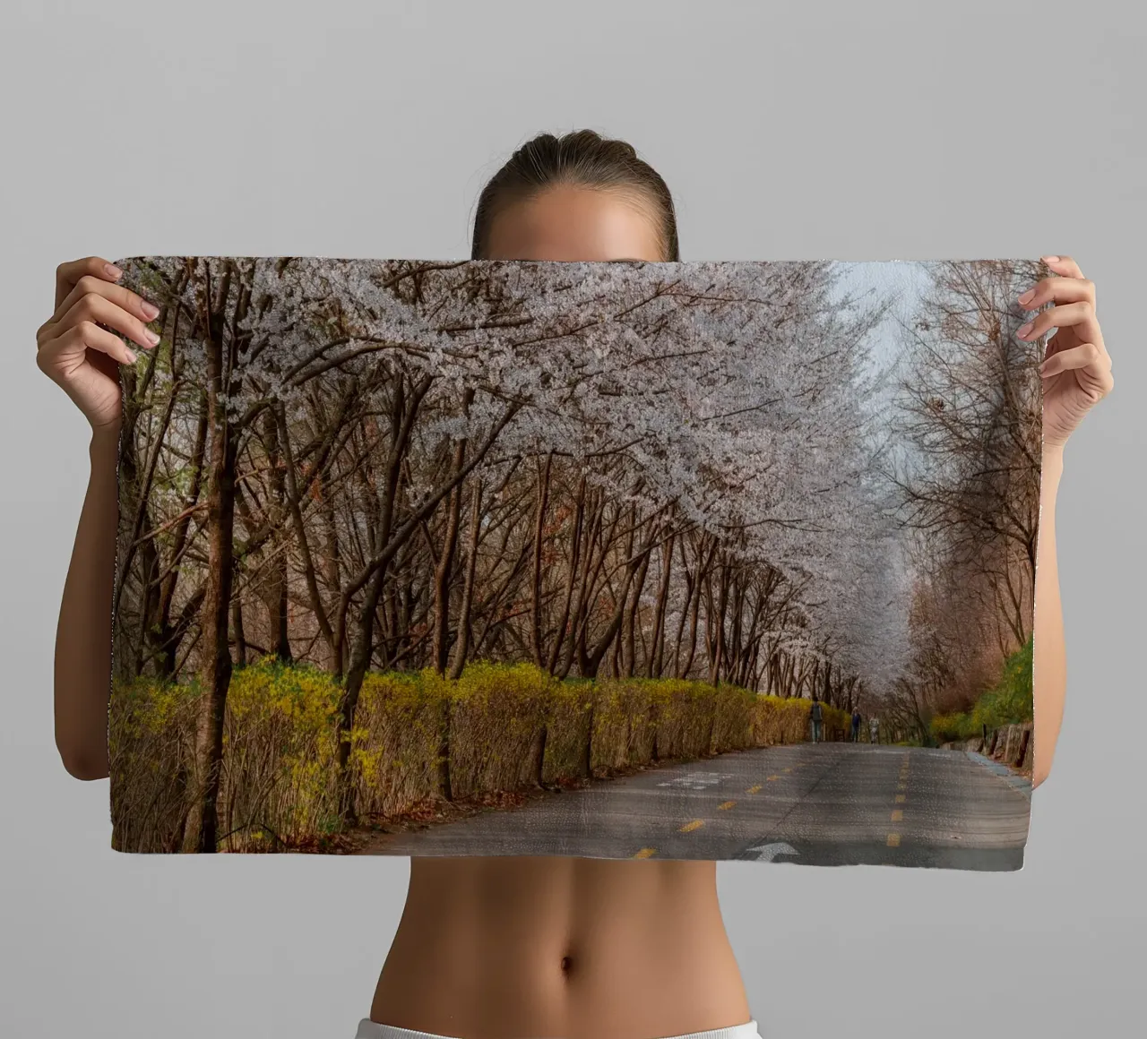 I ciliegi in fiore del Parco Haneul a Seul, Corea del Sud asciugamano da bagno da mbgraphx2