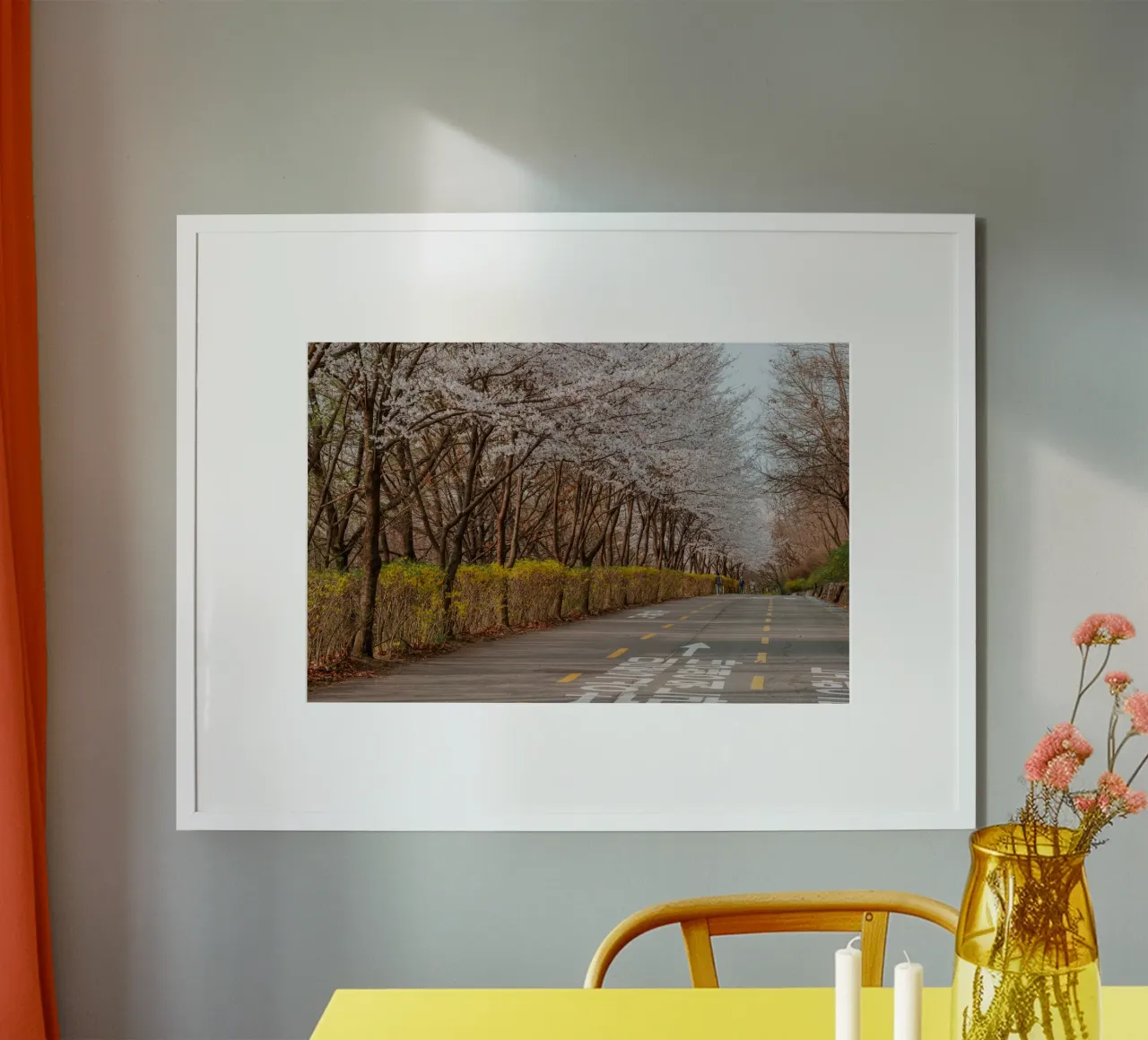 I ciliegi in fiore del Parco Haneul a Seul, Corea del Sud poster da mbgraphx2