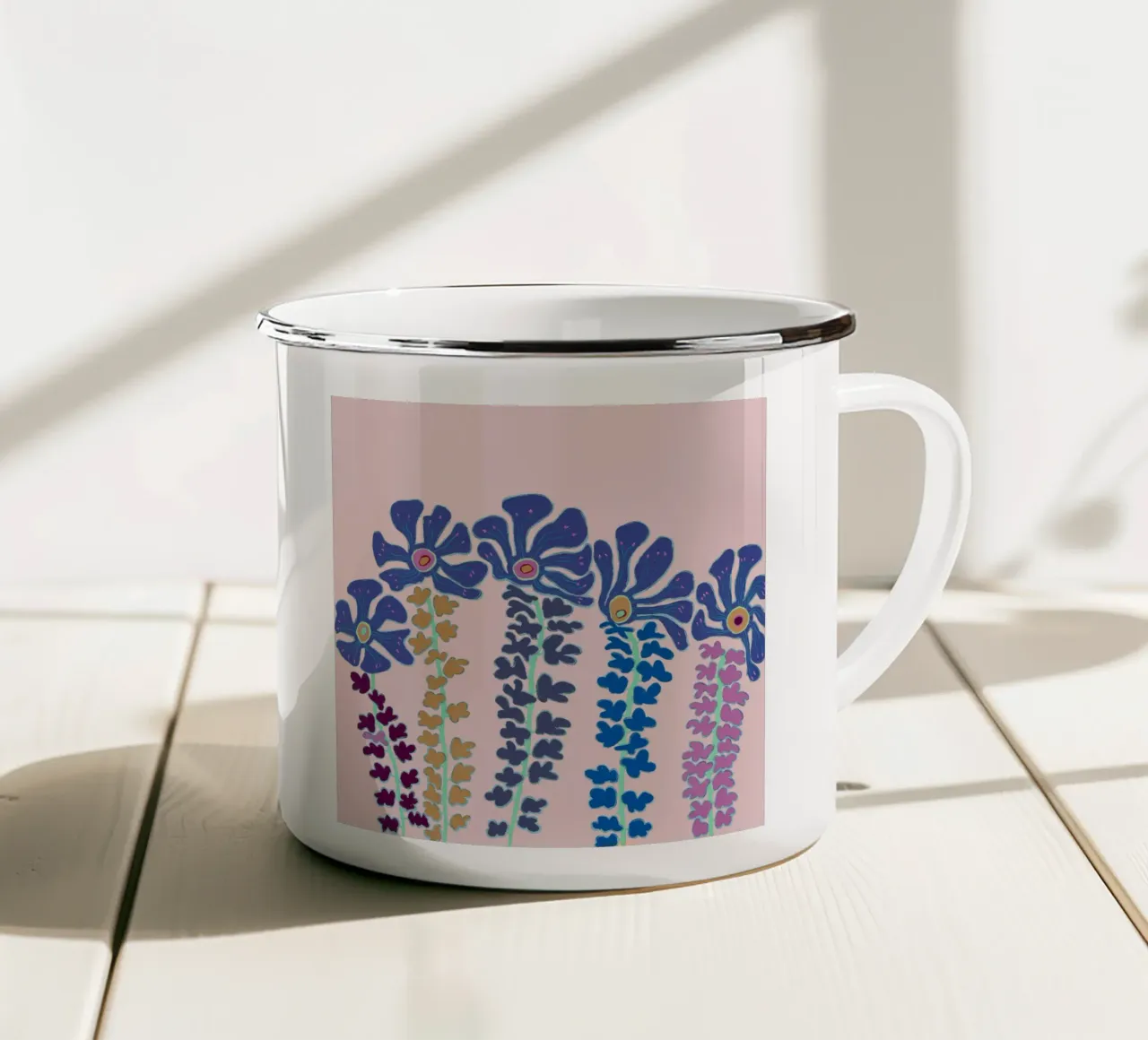 La nostra terra - Rosa tazza in smalto da Helen Joynson