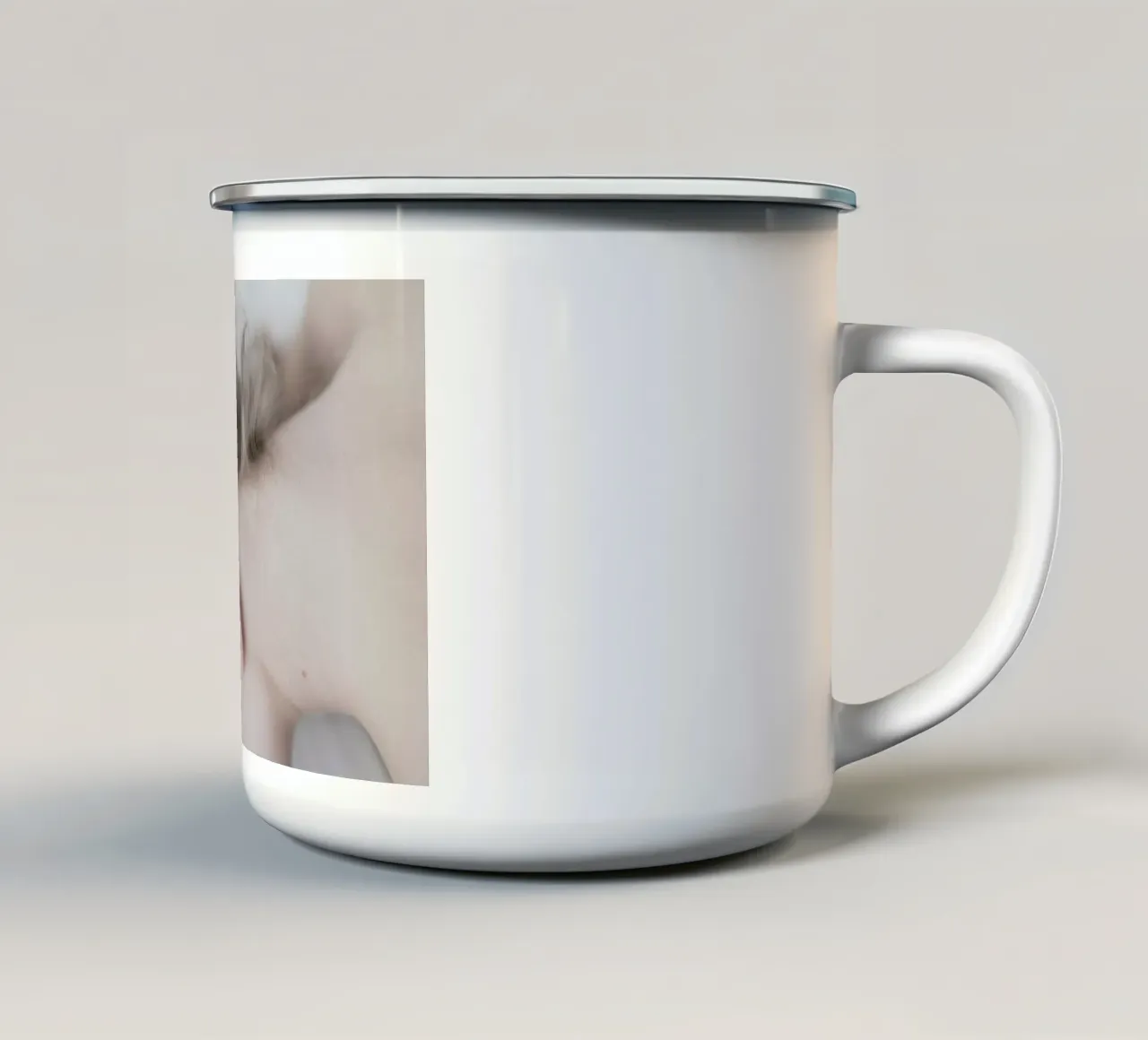 The Silkmoth 5 tazza in smalto da Paul Aidan Perry