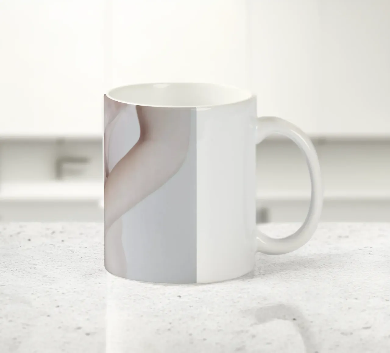 The Silkmoth 11 tazza in ceramica da Paul Aidan Perry