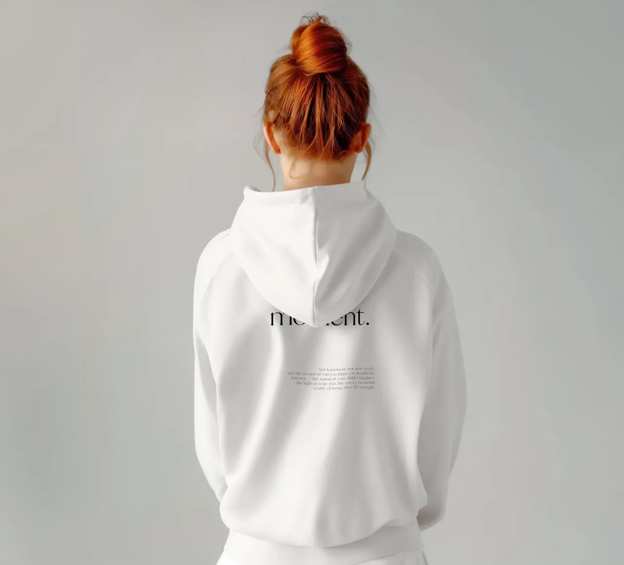 Just this moment. | minimalistic design | typography felpa con cappuccio da just typo