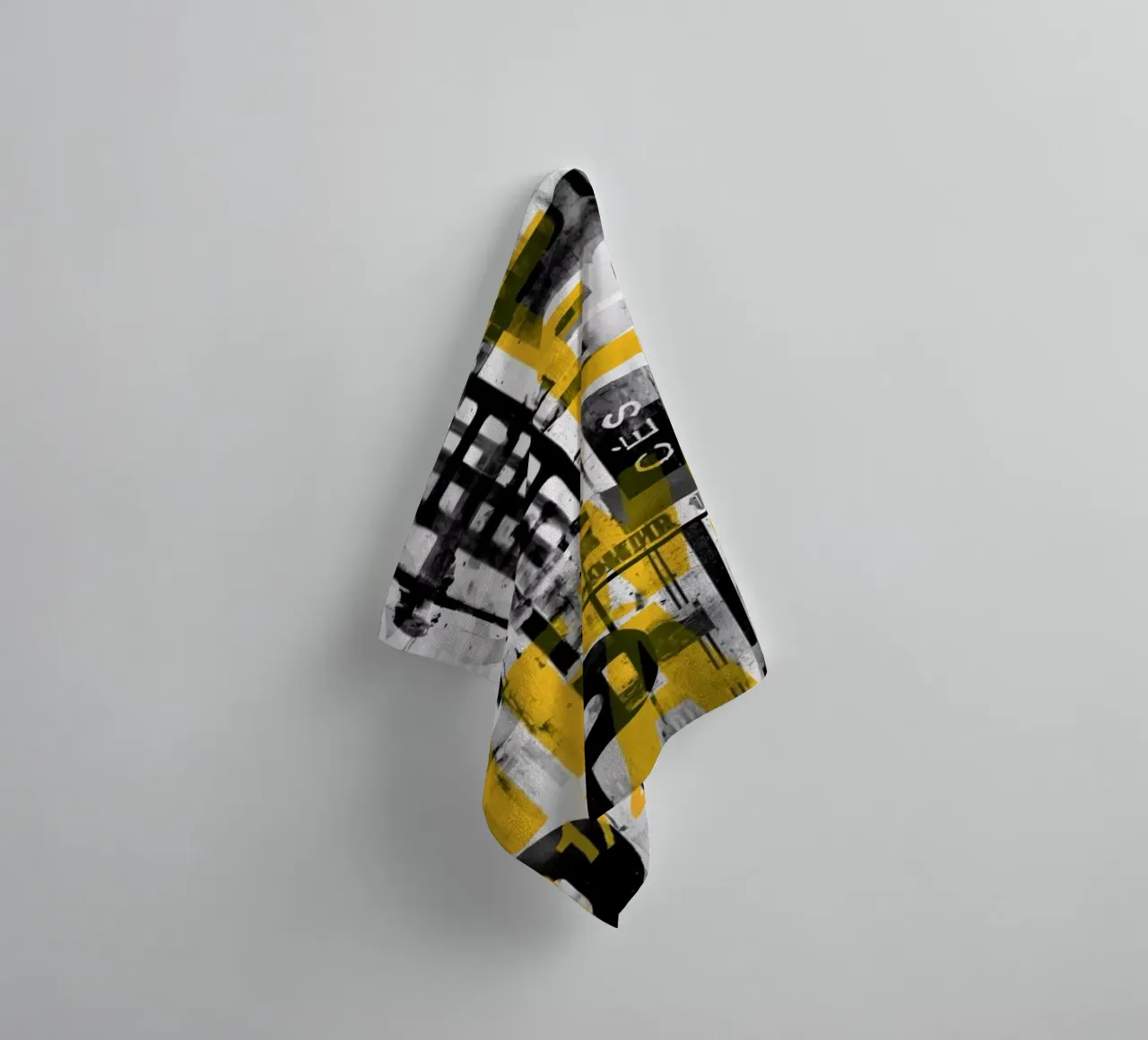 Grunge Typo Street Art Noir Jaune serviette de bain de Andrea Haase Modern Home